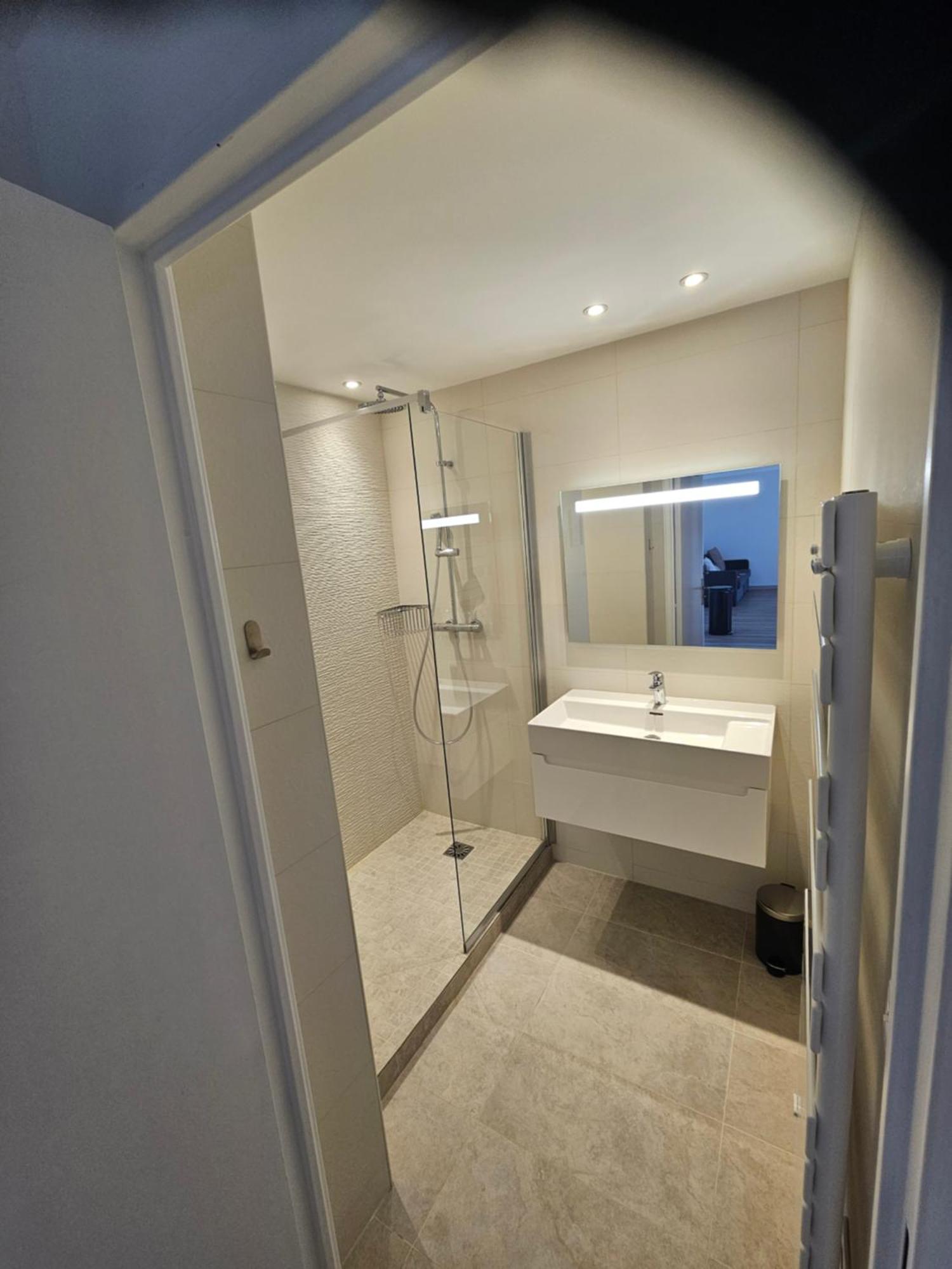 Beautiful 1 Bedroom Flat نيس المظهر الخارجي الصورة