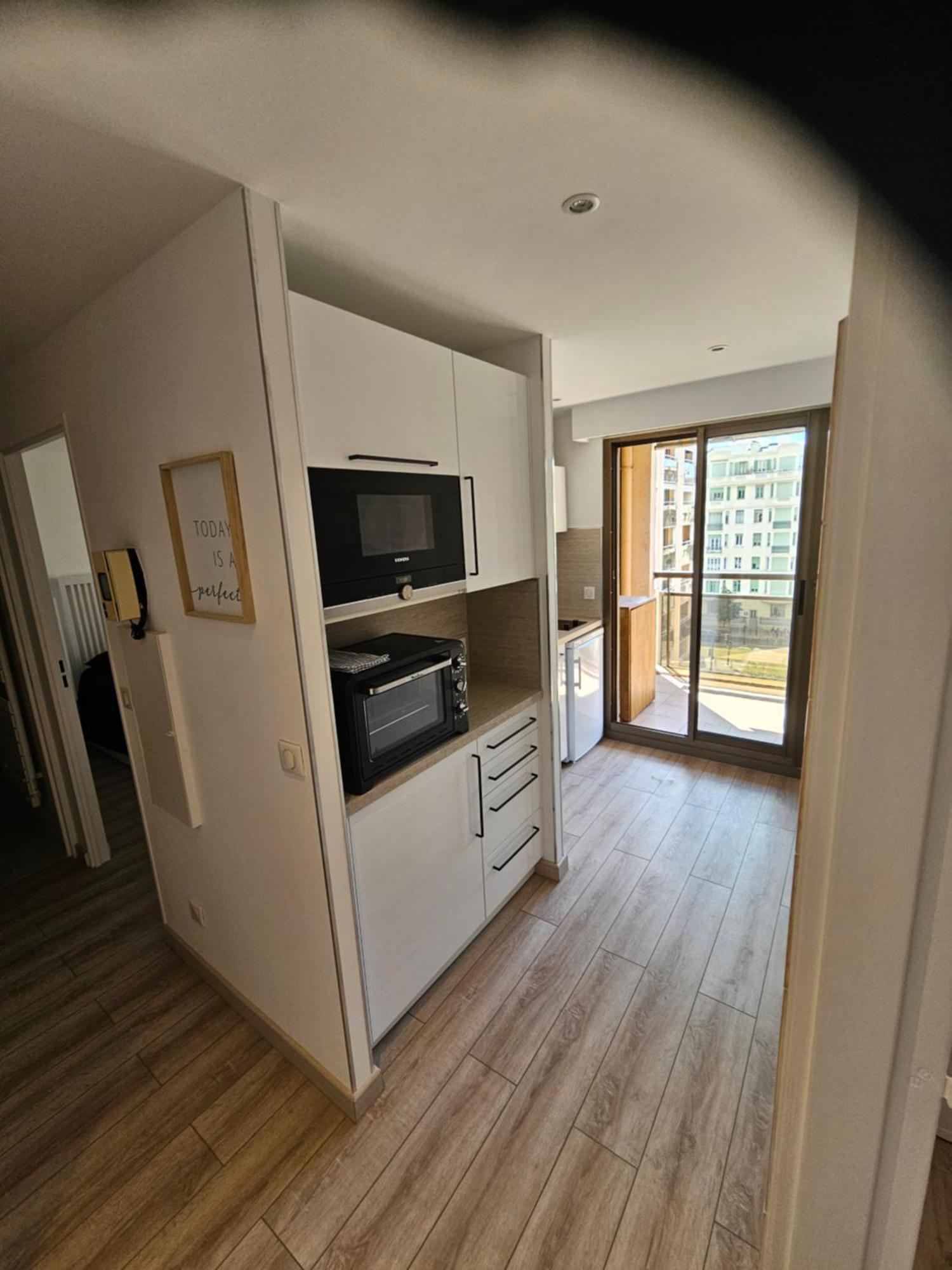 Beautiful 1 Bedroom Flat نيس المظهر الخارجي الصورة