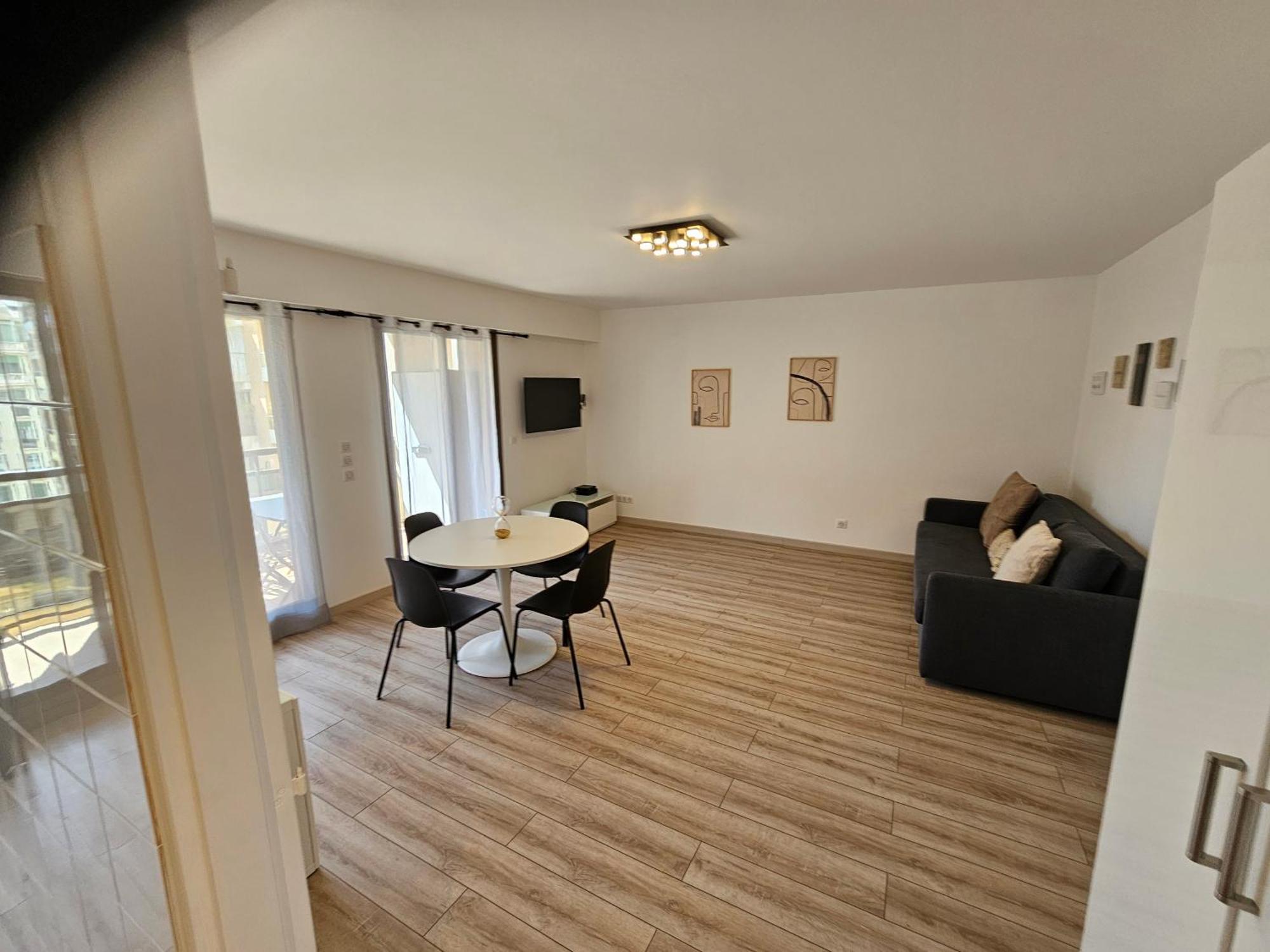 Beautiful 1 Bedroom Flat نيس المظهر الخارجي الصورة